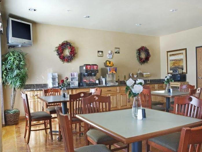 Western Windsor Pointe & Suites-at&t Center Hotel 2*