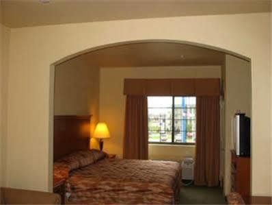 Western Windsor Pointe & Suites-at&t Center Hotel 2*